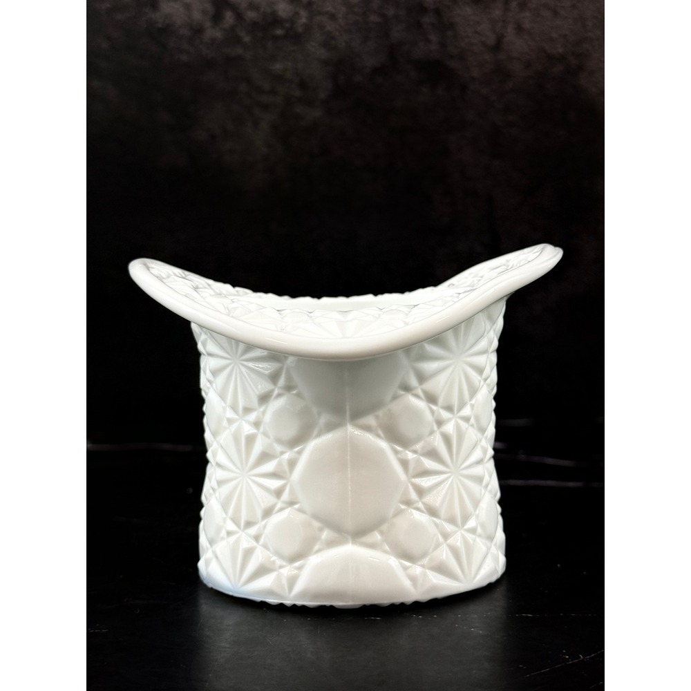 VTG Fenton Milk Glass White Top Hat Daisy and Button Pattern 5X3.5 MINT!
